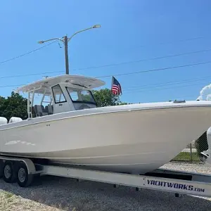 2024 Everglades Boats 335 CC