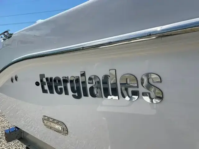 Everglades Boats 335 CC