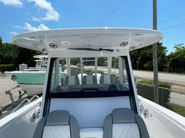 Everglades Boats 335 CC