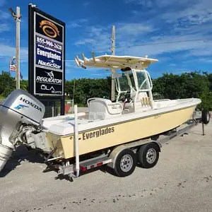 2006 Everglades Boats 223 CC