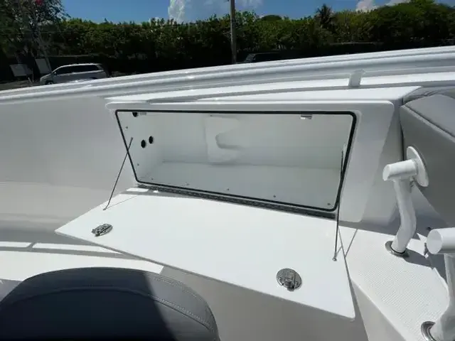 Everglades Boats 335 CC