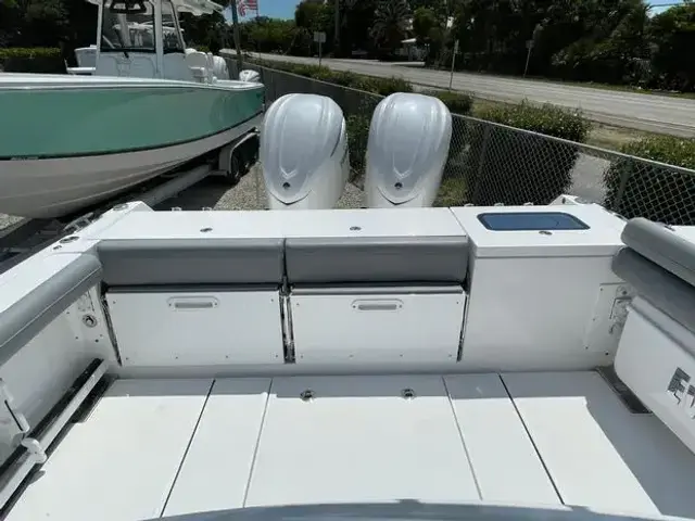 Everglades Boats 335 CC