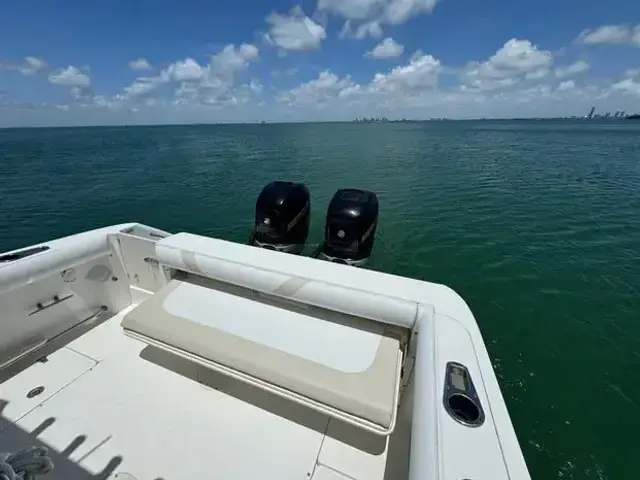 Boston Whaler 320 Outrage