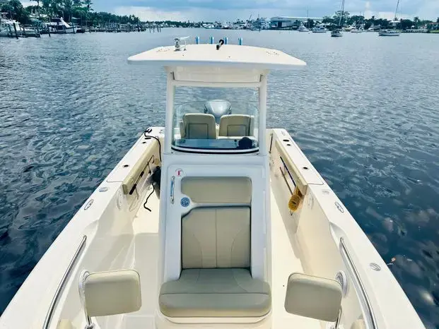 2016 Pursuit c 238 center console