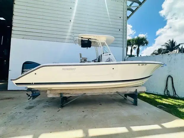 2016 Pursuit c 238 center console