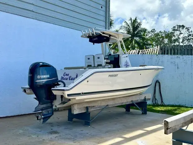 2016 Pursuit c 238 center console