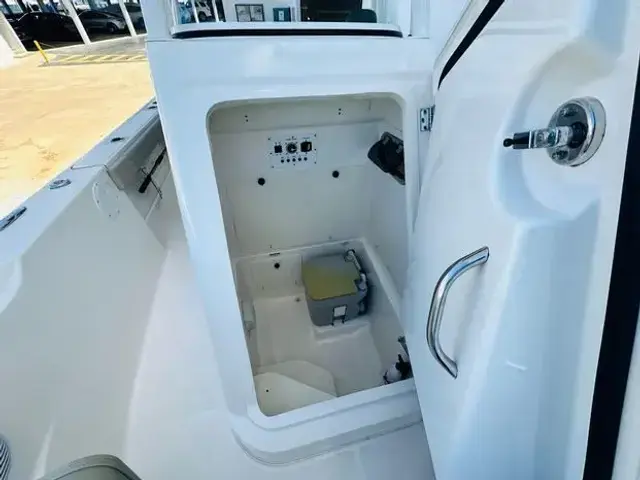 Pursuit C 238 Center Console