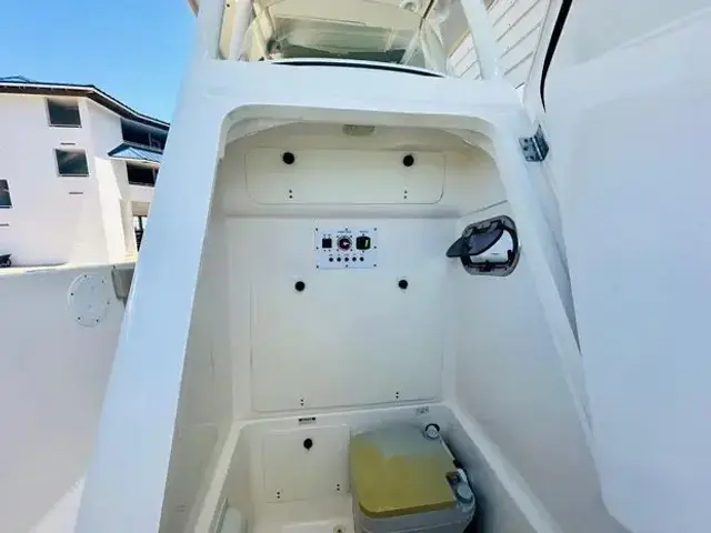 Pursuit C 238 Center Console