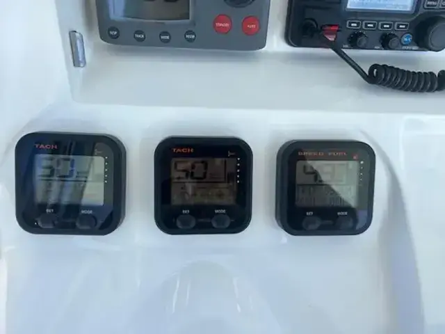 Spectre 34 Center Console