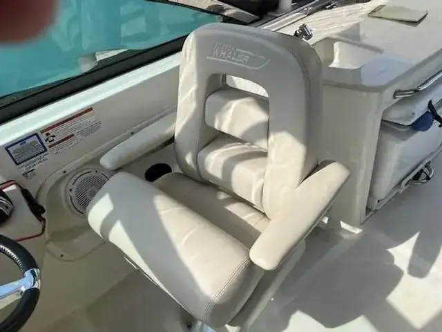 Boston Whaler 270 Vantage