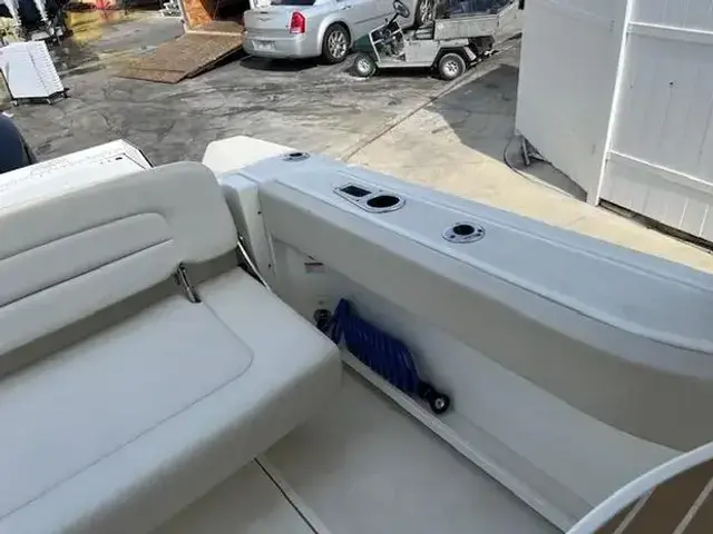 Boston Whaler 270 Vantage