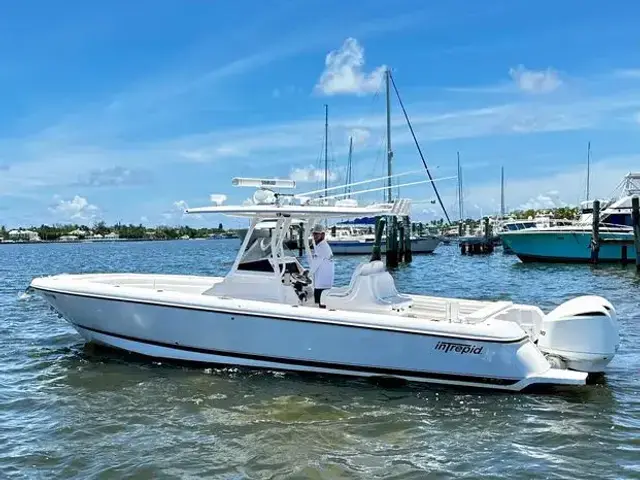 Intrepid 327 Center Console