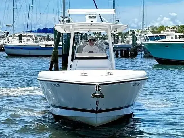 Intrepid 327 Center Console