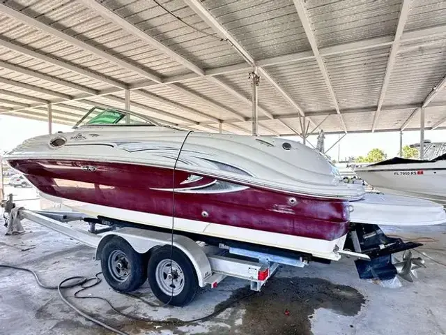 Sea Ray 240 Sundeck