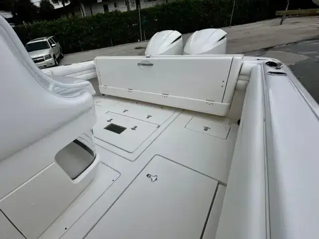 Intrepid 327 Center Console