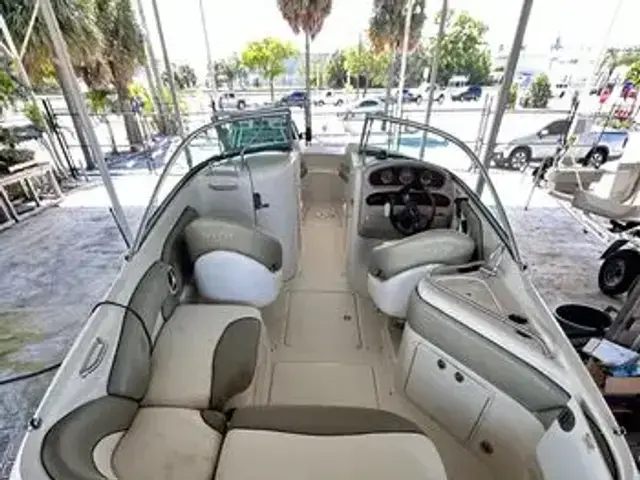 Sea Ray 240 Sundeck