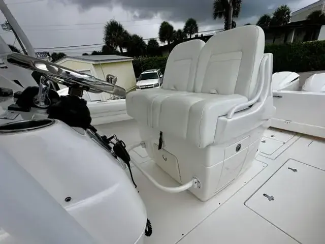 Intrepid 327 Center Console