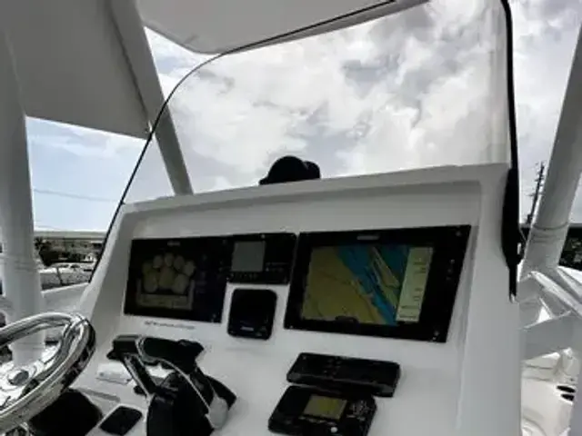 Intrepid 327 Center Console