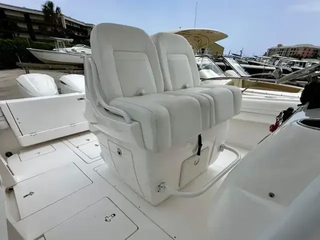 Intrepid 327 Center Console