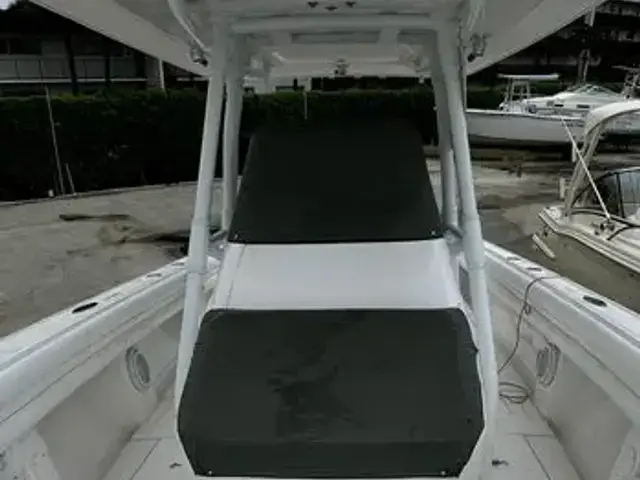 Intrepid 327 Center Console