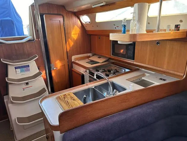 2001 Catalina 390