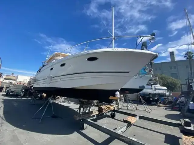 Chaparral 320 Signature