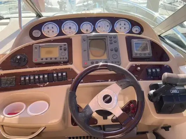 Chaparral 320 Signature