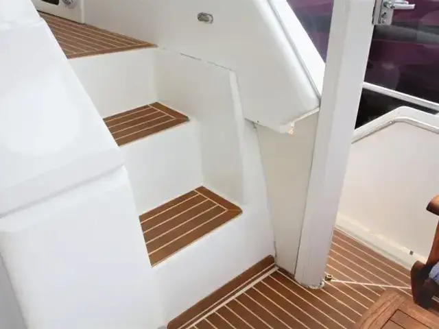 Carver 355 Aft Cabin