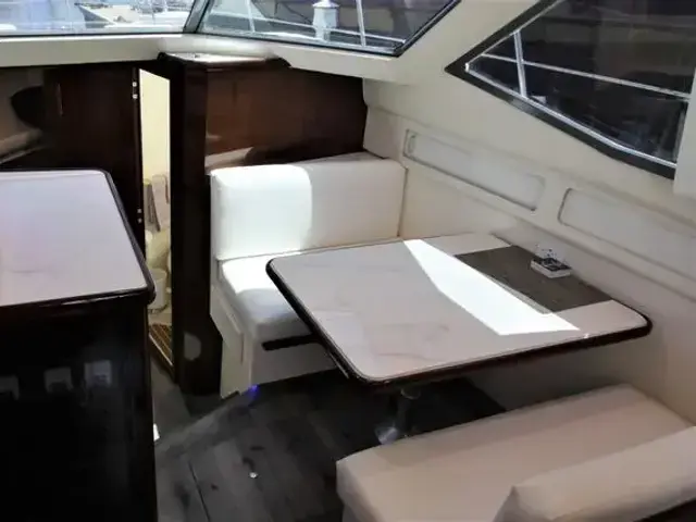 Carver 355 Aft Cabin