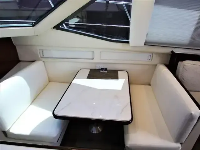 Carver 355 Aft Cabin