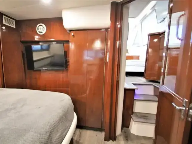 Carver 355 Aft Cabin