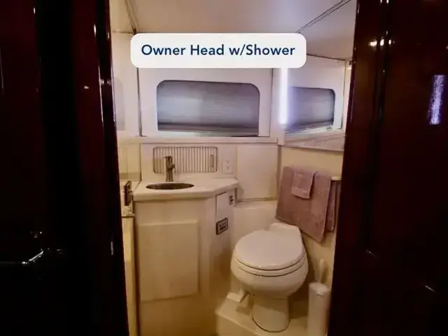 Carver 355 Aft Cabin