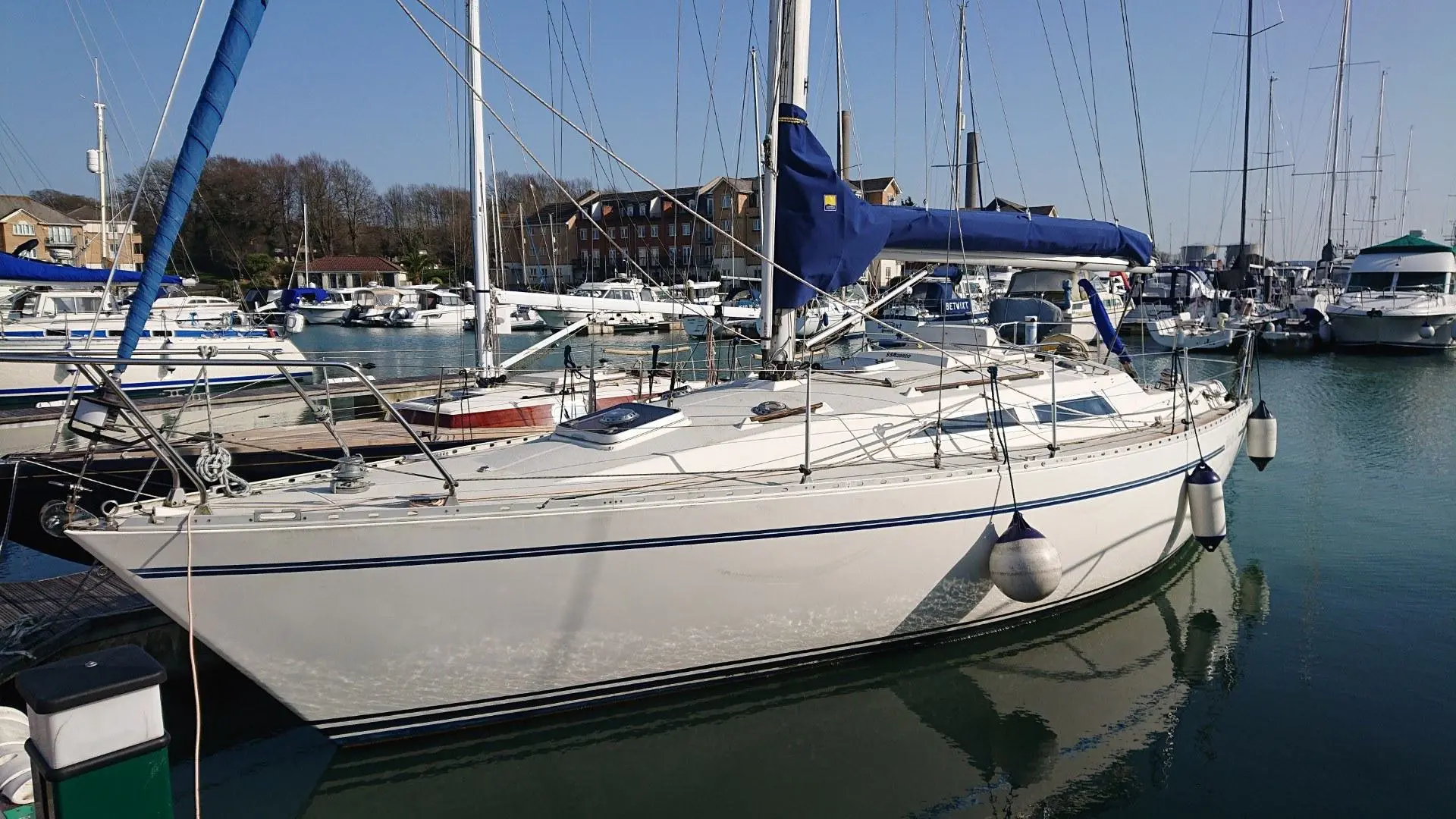 1988 Moody 31 mkii bilge keel