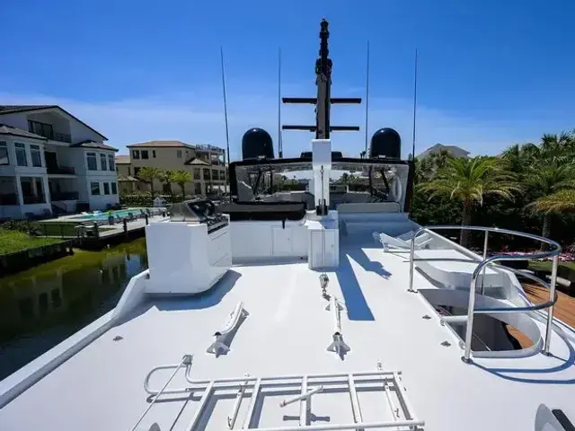 Broward 108 Raised Pilothouse