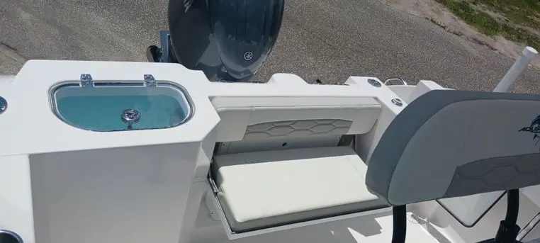 2025 Aquasport 2200 center console