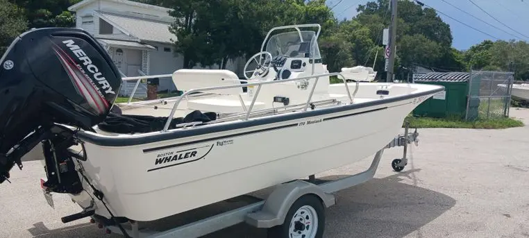 2015 Boston Whaler 170 montauk