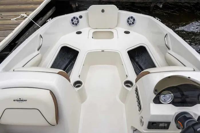 2025 Stingray 182 sc outboard