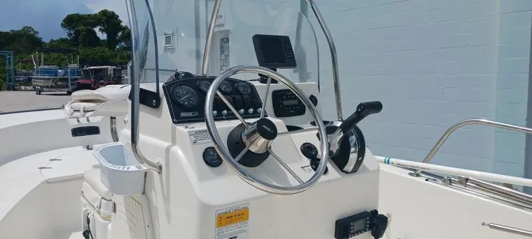 2015 Boston Whaler 170 montauk