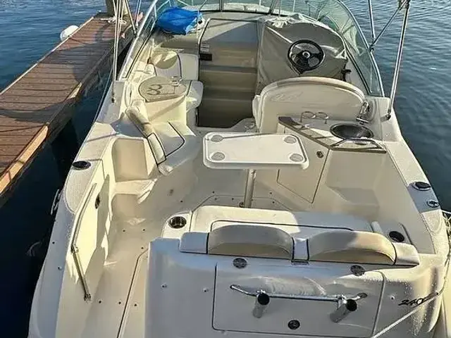 Sea Ray 240 Sundeck