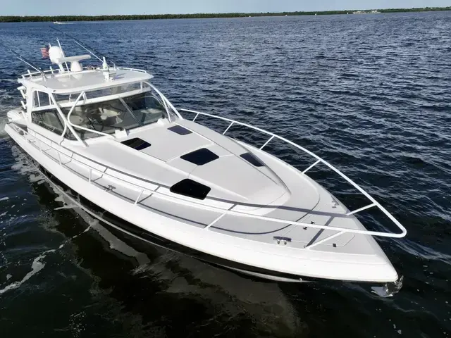 Intrepid 475 Sport Yacht