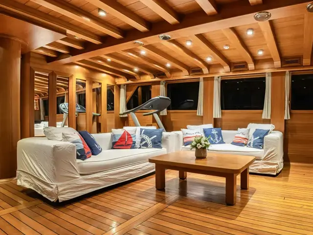 EAST YACHTING Custom