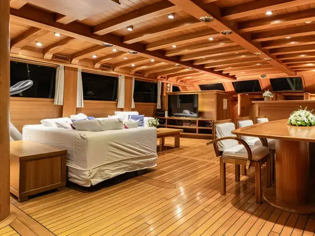 EAST YACHTING Custom