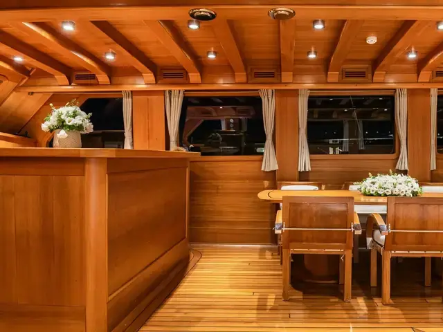 EAST YACHTING Custom