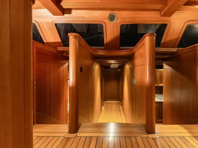 EAST YACHTING Custom