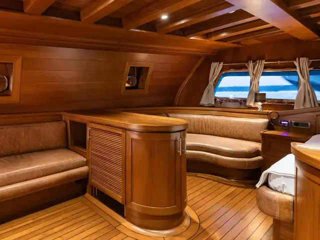 EAST YACHTING Custom