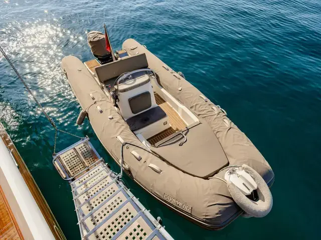 EAST YACHTING Custom