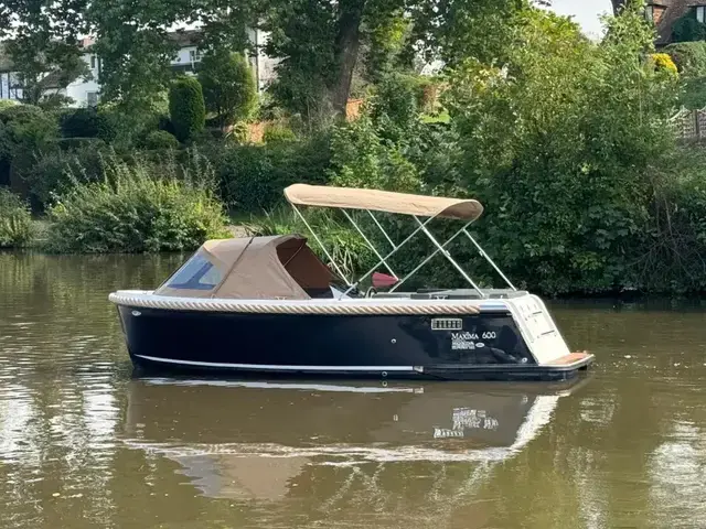 Maxima boats 600