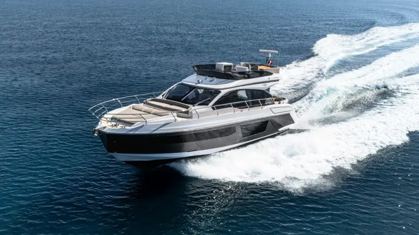 2023 Azimut 53 flybridge