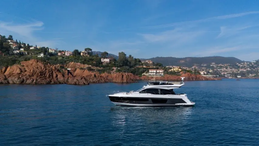 2023 Azimut 53 flybridge