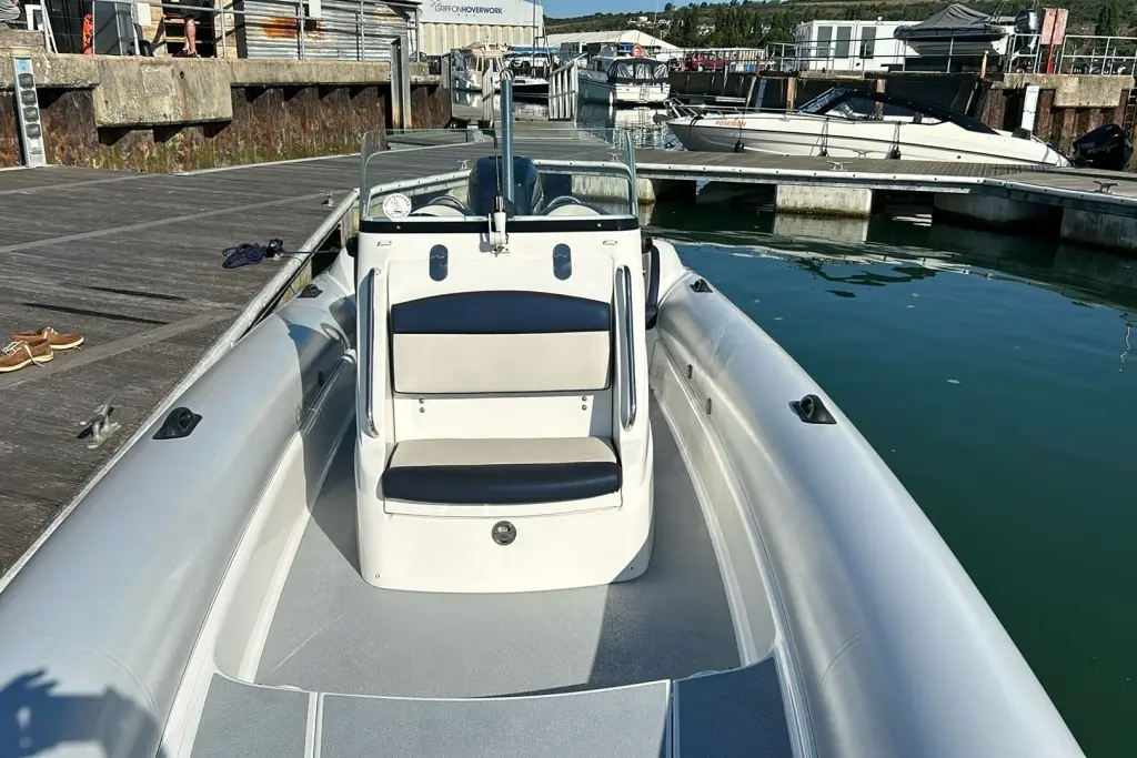 2004 Scorpion 8.1m rib